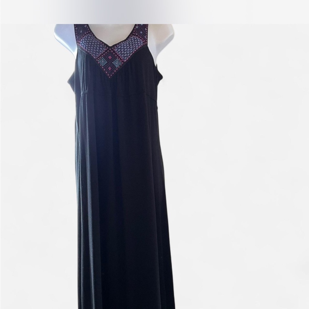 Soprano Black Sleeveless V-Neck Maxi Dress
